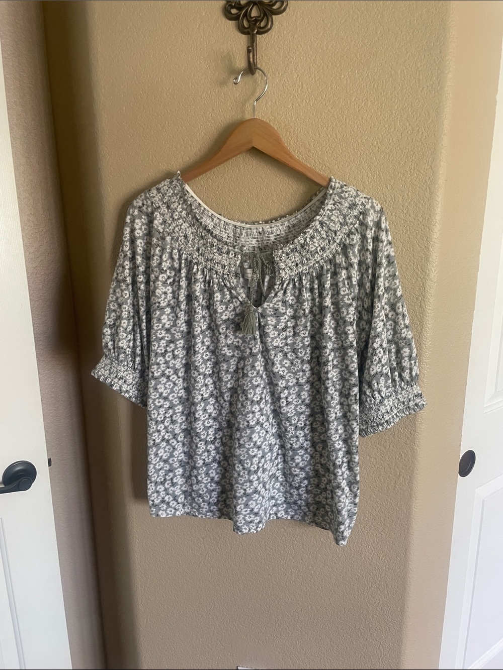 Lucky Brand Green Floral Smocked Peasant Tunic with Tassel Tie Front Size L